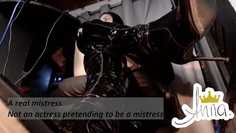 Snapshot of mistressanna_ chatting on 12.10.24 Mistress Anna Alves online show from 12.10.24