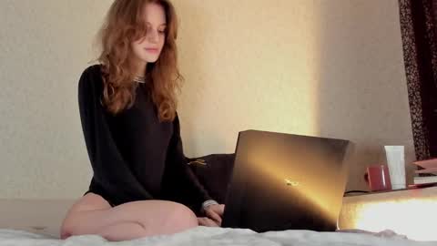 Snapshot of mistresselizy chatting on 02.24.25 mistresselizy online show from 02.24.25