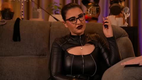 Snapshot of mistresskellykent chatting on 10.24.25 Mistress Kelly online show from 10.24.25