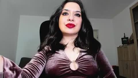 Snapshot of mistressmichelle5 chatting on 07.11.26 YourGoddessM online show from 07.11.26