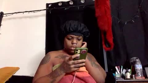 Snapshot of mistressmystii chatting on 10.12.25 Mistress Mystii online show from 10.12.25