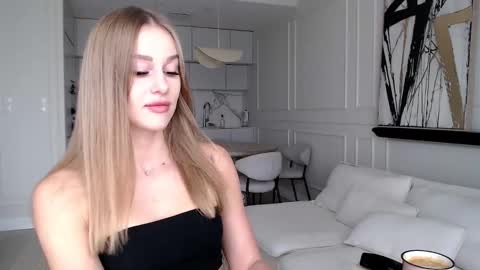 Snapshot of mistressuniverse chatting on 10.08.25 mistressuniverse online show from 10.08.25