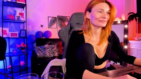 Snapshot of mistybarnes chatting on 01.05.25 MistyBarnes NONUDE MODEL online show from 01.05.25