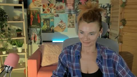 Snapshot of mistybarnes chatting on 03.02.25 MistyBarnes NONUDE MODEL online show from 03.02.25