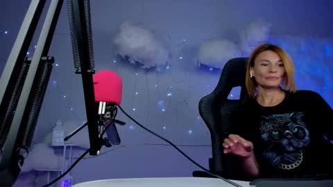 Snapshot of mistybarnes chatting on 03.10.25 MistyBarnes NONUDE MODEL online show from 03.10.25