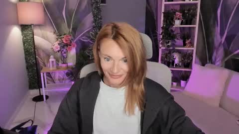 Snapshot of mistybarnes chatting on 09.14.25 MistyBarnes NONUDE MODEL online show from 09.14.25