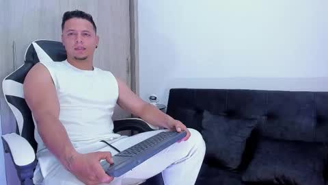 Snapshot of mitchellburns chatting on 11.09.25 mitchell online show from 11.09.25