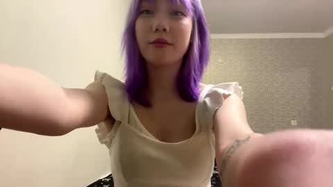 Snapshot of mitsuri_kim chatting on 10.18.25 Mila online show from 10.18.25