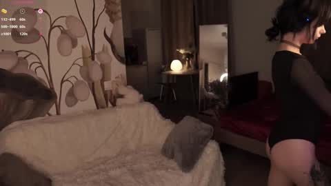 Snapshot of miuri_miy chatting on 10.03.25 Yuka online show from 10.03.25