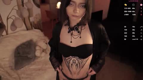 Snapshot of miuri_miy chatting on 10.23.25 Yuka online show from 10.23.25