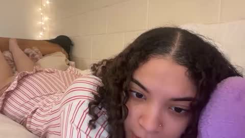 Snapshot of mixedmamas chatting on 02.14.26 mixedmamas online show from 02.14.26