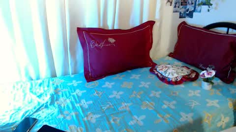 Miyakabebe online show from 10.18.25