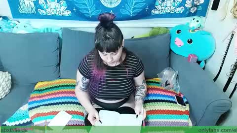 Elizabxth Fields online show from 11.10.25