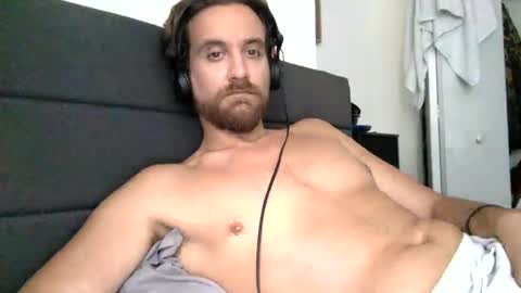 Snapshot of mkmarkets chatting on 10.18.25 Hrny Lat .. online show from 10.18.25