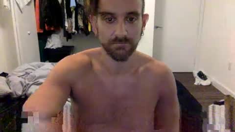 Snapshot of mkmarkets chatting on 10.28.25 Hrny Lat .. online show from 10.28.25