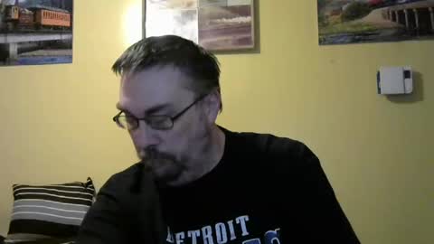 Snapshot of mmr45 chatting on 10.24.25 mmr45 online show from 10.24.25