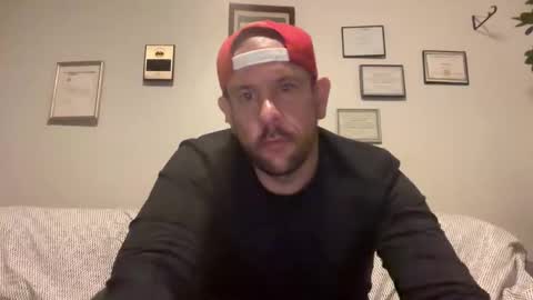 Snapshot of mnbttmguylking chatting on 10.04.25 TightHoleMPLS online show from 10.04.25