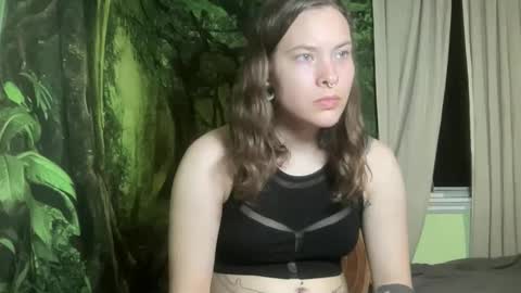 Snapshot of mo0n_goddess chatting on 10.16.25 Misty online show from 10.16.25