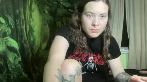 Snapshot of mo0n_goddess chatting on 11.10.25 Misty online show from 11.10.25