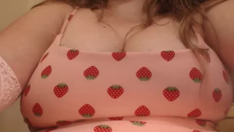 Snapshot of moaningsquirtle chatting on 10.18.25 Squirtle Myrtle Warren online show from 10.18.25