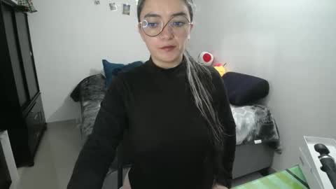 Snapshot of mocca_117 chatting on 09.18.25 Sam online show from 09.18.25