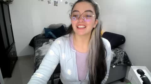 Snapshot of mocca_117 chatting on 09.23.25 Sam online show from 09.23.25