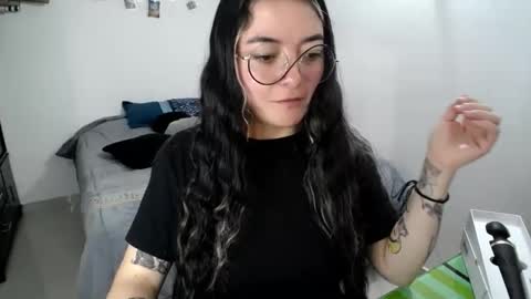 Snapshot of mocca_117 chatting on 11.06.25 Sam online show from 11.06.25