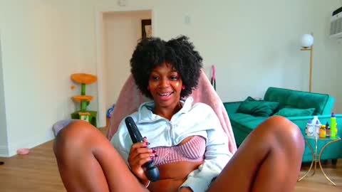 Snapshot of mochamimi chatting on 10.10.25 Mocha BDAY JAN 13 online show from 10.10.25