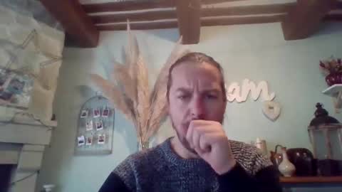 Snapshot of moi9876543210 chatting on 02.10.25 Julien online show from 02.10.25