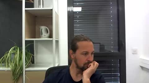 Snapshot of moi9876543210 chatting on 06.08.26 Julien online show from 06.08.26
