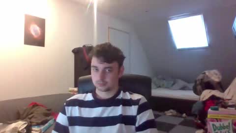 Snapshot of moistbreadstick chatting on 06.15.26 moistbreadstick online show from 06.15.26