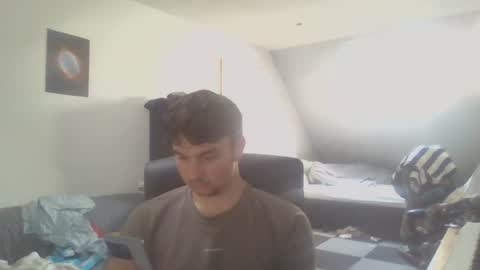 Snapshot of moistbreadstick chatting on 06.17.26 moistbreadstick online show from 06.17.26