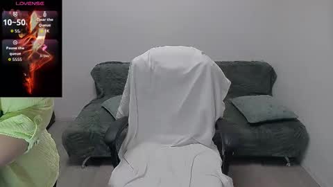 Snapshot of mojjo_erika chatting on 05.18.26 erika online show from 05.18.26