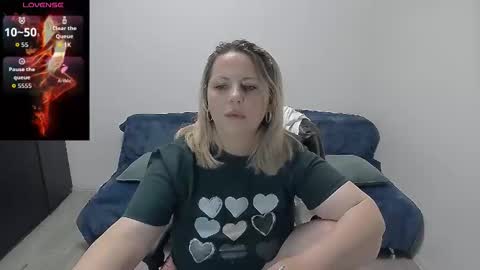 Snapshot of mojjo_erika chatting on 05.25.26 erika online show from 05.25.26