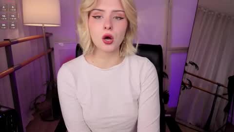 Snapshot of mol_l_y chatting on 02.20.26 Molly online show from 02.20.26