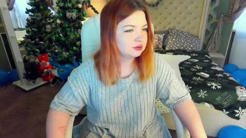 Snapshot of molinmoon chatting on 12.29.24 Rosa online show from 12.29.24