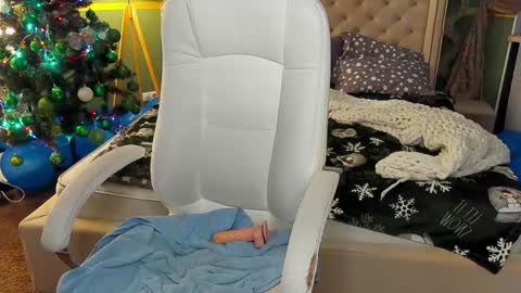 Snapshot of molinmoon chatting on 12.29.24 Rosa online show from 12.29.24