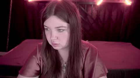 Snapshot of molinmoon chatting on 10.14.25 Rosa online show from 10.14.25