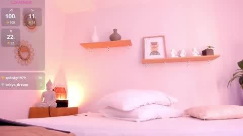 Snapshot of moll1e_ chatting on 02.12.25 M o L l i E online show from 02.12.25