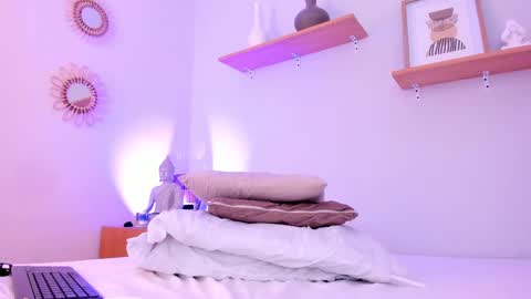 Snapshot of moll1e_ chatting on 03.06.25 M o L l i E online show from 03.06.25