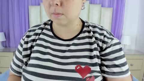 Snapshot of molliebue1 chatting on 12.17.24 Hey Guys Im Mollie online show from 12.17.24