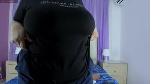 Snapshot of molliebue1 chatting on 12.20.24 Hey Guys Im Mollie online show from 12.20.24