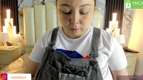 Snapshot of molliebue1 chatting on 01.29.25 Hey Guys Im Mollie online show from 01.29.25