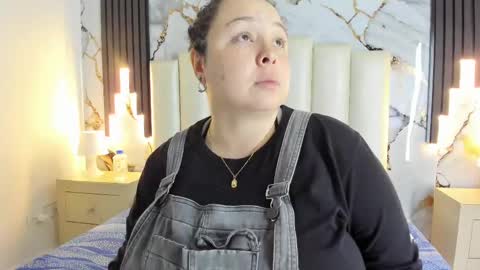 Snapshot of molliebue1 chatting on 02.23.25 Hey Guys Im Mollie online show from 02.23.25