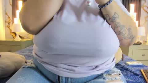 Snapshot of molliebue1 chatting on 03.09.25 Hey Guys Im Mollie online show from 03.09.25