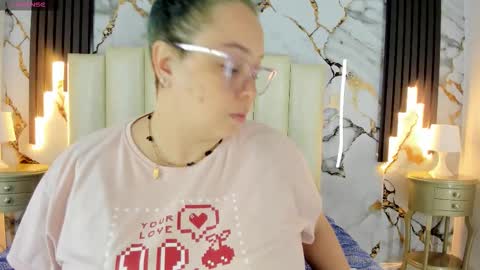 Snapshot of molliebue1 chatting on 09.27.25 Hey Guys Im Mollie online show from 09.27.25