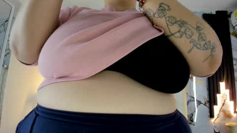 Snapshot of molliebue1 chatting on 10.11.25 Hey Guys Im Mollie online show from 10.11.25