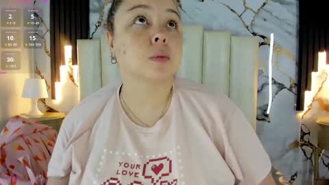 Snapshot of molliebue1 chatting on 10.22.25 Hey Guys Im Mollie online show from 10.22.25