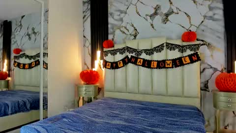 Snapshot of molliebue1 chatting on 10.30.25 Hey Guys Im Mollie online show from 10.30.25