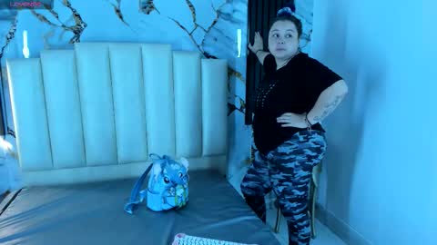 Snapshot of molliebue1 chatting on 11.04.25 Hey Guys Im Mollie online show from 11.04.25